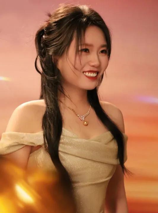 李雪琴这几步够我学一辈子！老谢举报她，她没有急着辩解，直接甩出三个字：法院见。