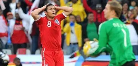 你还记得2010年南非世界杯英格兰1-4惨败德国吗？被誉为“黄金中场”的杰拉德