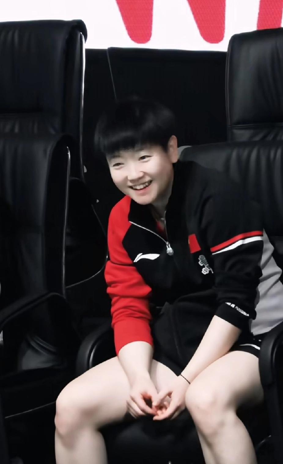 救命！孙颖莎这个笑也太甜了吧谁懂啊刷到莎莎笑的视频，直接被甜晕！露着小