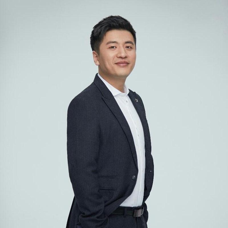 张雪峰十大经典名言：1.选择比努力更重要，方向错误时，再多的努力也是徒劳。