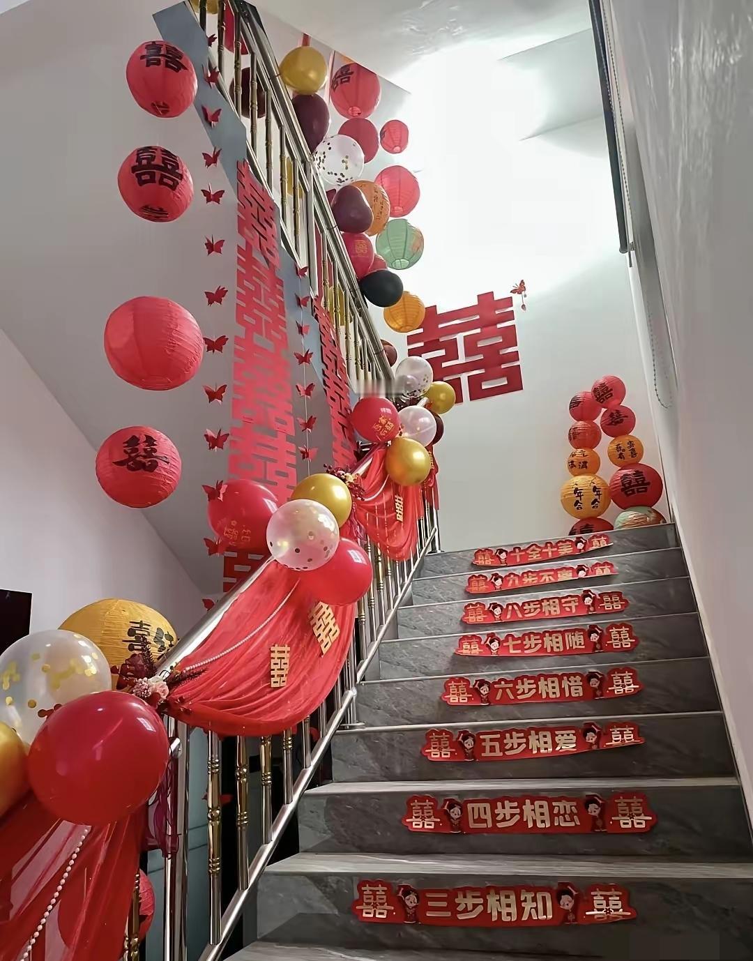 我大学同学昨天结婚,让人意想不到的是,他居然一个同学都没邀请。