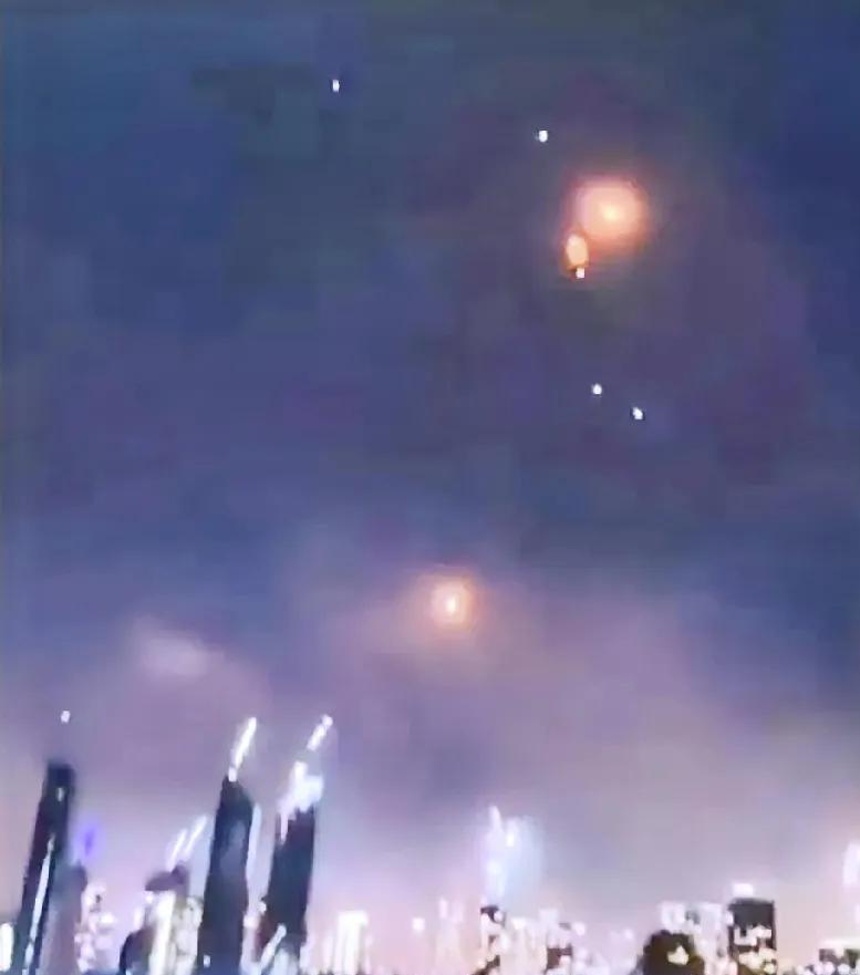 愤怒的伊朗对以色列下了一场“导弹雨”，算是挽回了点波斯人的尊严。一百多枚高超音速
