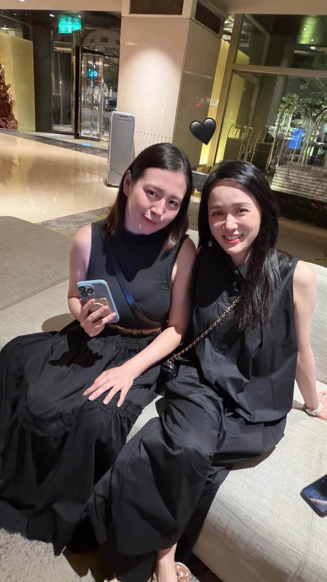 好久不见安氏企业的两位姐妹花～言言与陈乔恩久违同框大家都还是像昔日一样可爱动人哒