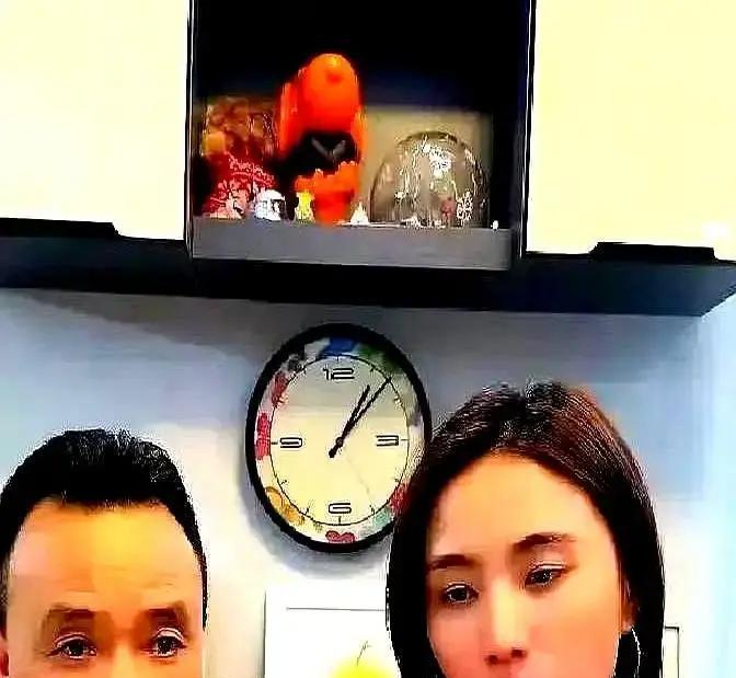 4.6亿债条压床，李亚鹏第二段婚姻凌晨3点碎成灰。直播6小时，1.62亿现金砸