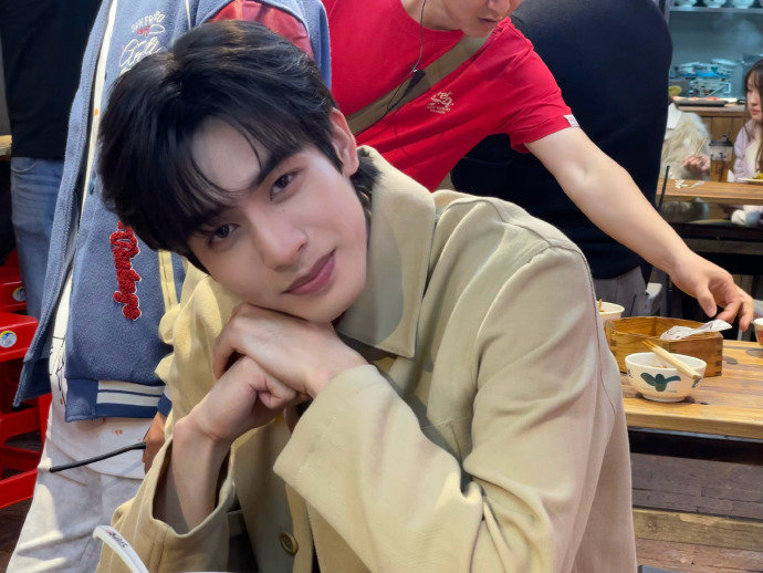 宋威龙hilive图宋威龙的人夫感宋威龙hilive图，宋威龙的人夫感，谁懂这