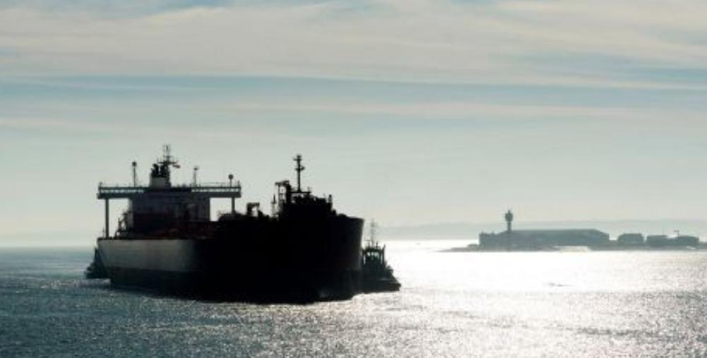 340万桶俄油堵在中国近海，印度退单美国制裁，中国为啥不接？12月17