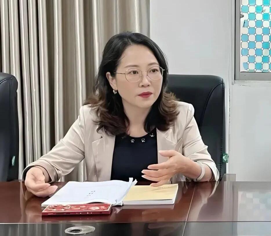 从幼儿园老师做到县城文体广电旅游部门的负责人，一路走来实属不易。听朋友说起贵州黔