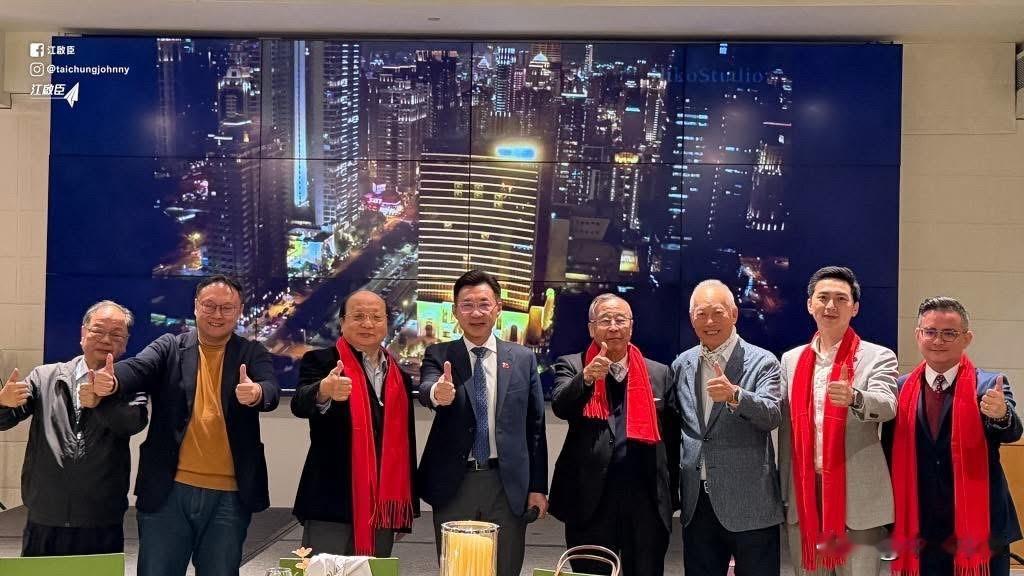 台中市长候选人江启臣，今（12日)在脸书发文表示，我的团队晚上聚餐，感谢团队一年