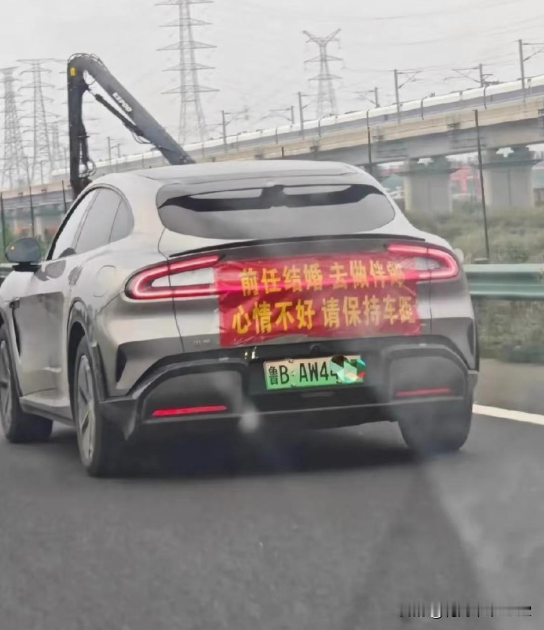 有一点奇怪我没绕明白，伴郎默认是男方的朋友且性别为男，伴娘默认是女方的朋友且性别