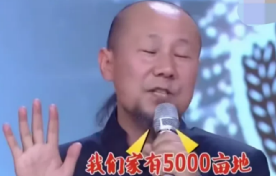 腾格尔说自己不习惯城市生活，每年过年都要回内蒙古老家，他家有5000亩地，每年花