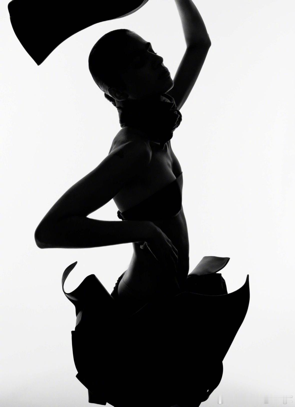 DAZED杂志新刊封面，超模LoliBahia演绎Dior2026