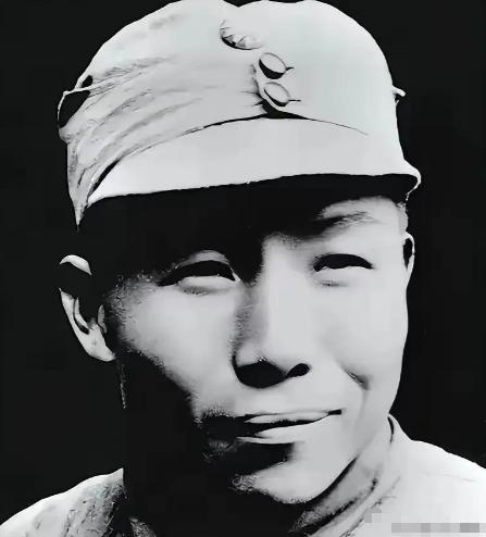 1942年，新四军一个师参谋长被一万多日伪军堵在小村里，他身上只有一支手枪，突围