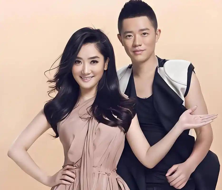 主持人问曾毅：“玲花跟你太太关系好吗？相处的怎么样？”没想到曾毅说：“她们很