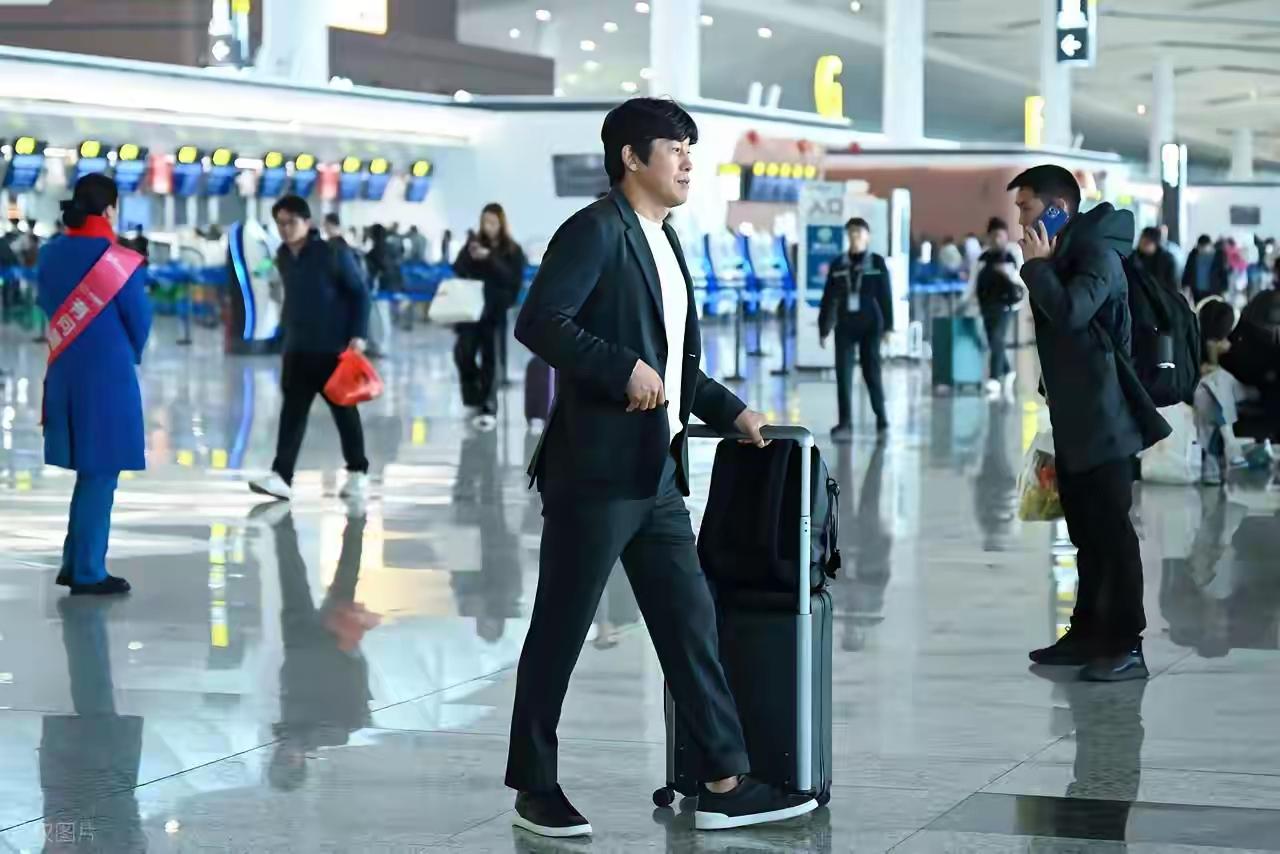 徐正源其实不想走！说实话换谁在徐正源这个位置也不想走，因为目前成都蓉城士气正旺，