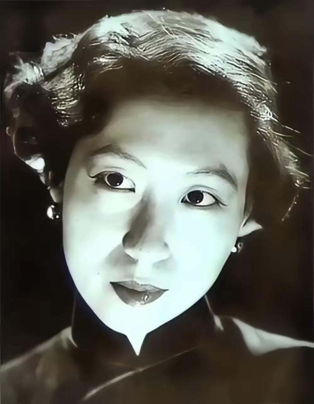 张爱玲说:“年轻时想嫁给爱情，长大一点想嫁给金钱，后来成熟了才知道自己要嫁的是