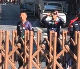 国乒场外突发风波！王皓遭现场球迷言语围攻，相关话题登顶热搜，妻子出面发声，384