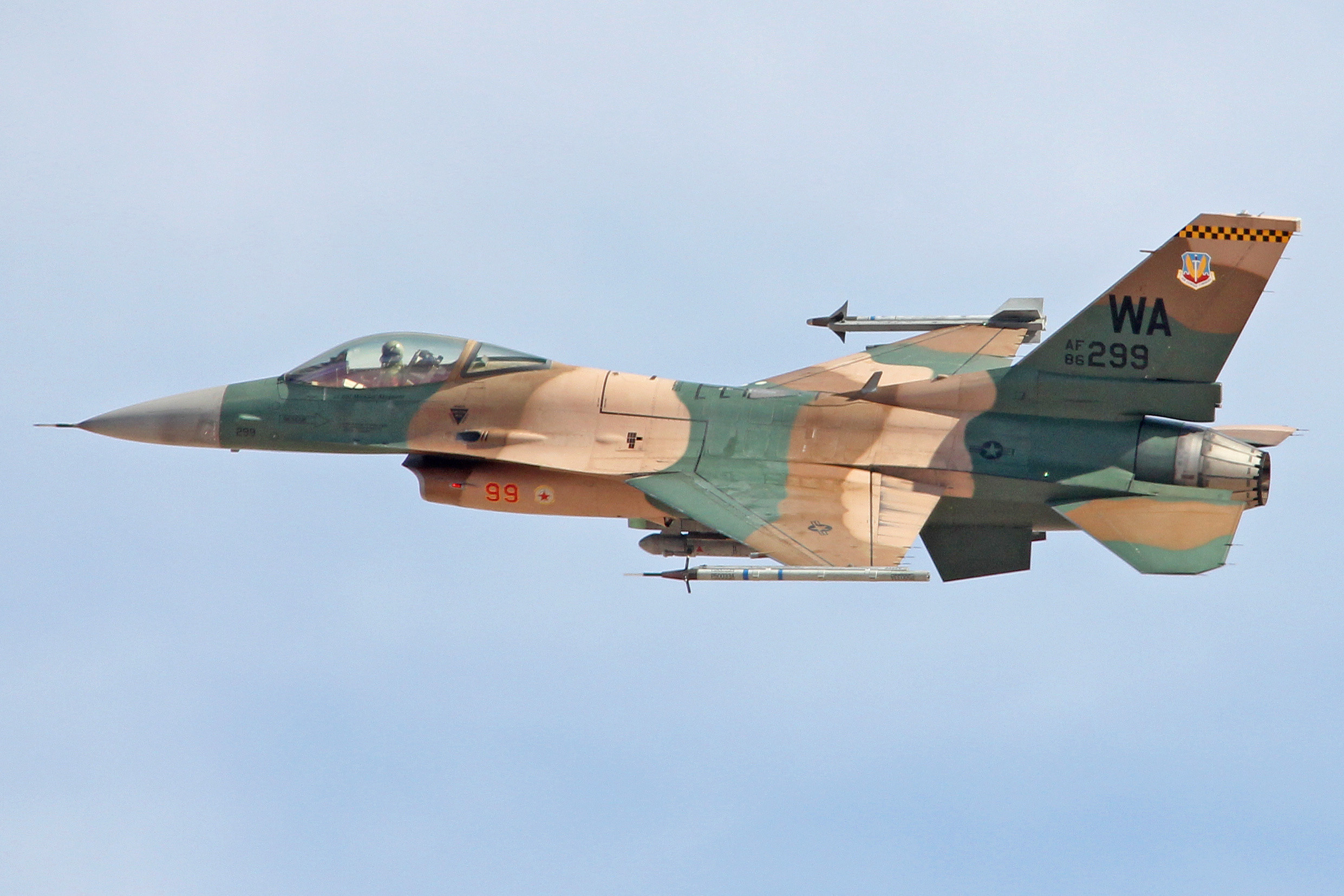 分享圖片：美國通用動力/洛克希德·馬丁F-16A/C“戰隼”多用途輕型戰鬥機