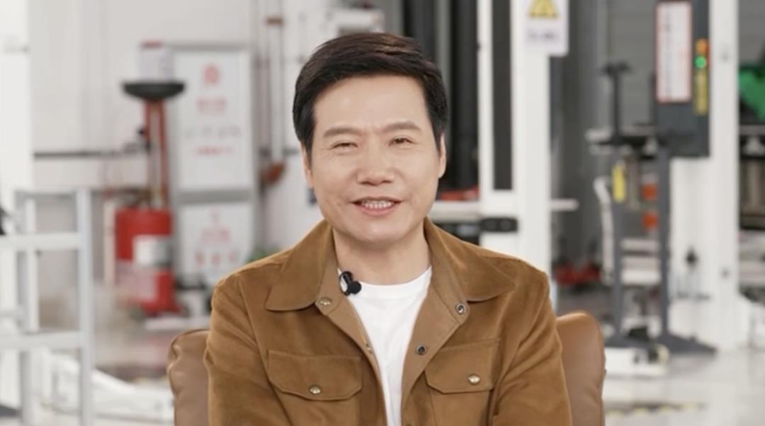 雷军直播正面刚！拆解小米YU7回应两大争议，小字营销整改、7000法务传言被打脸