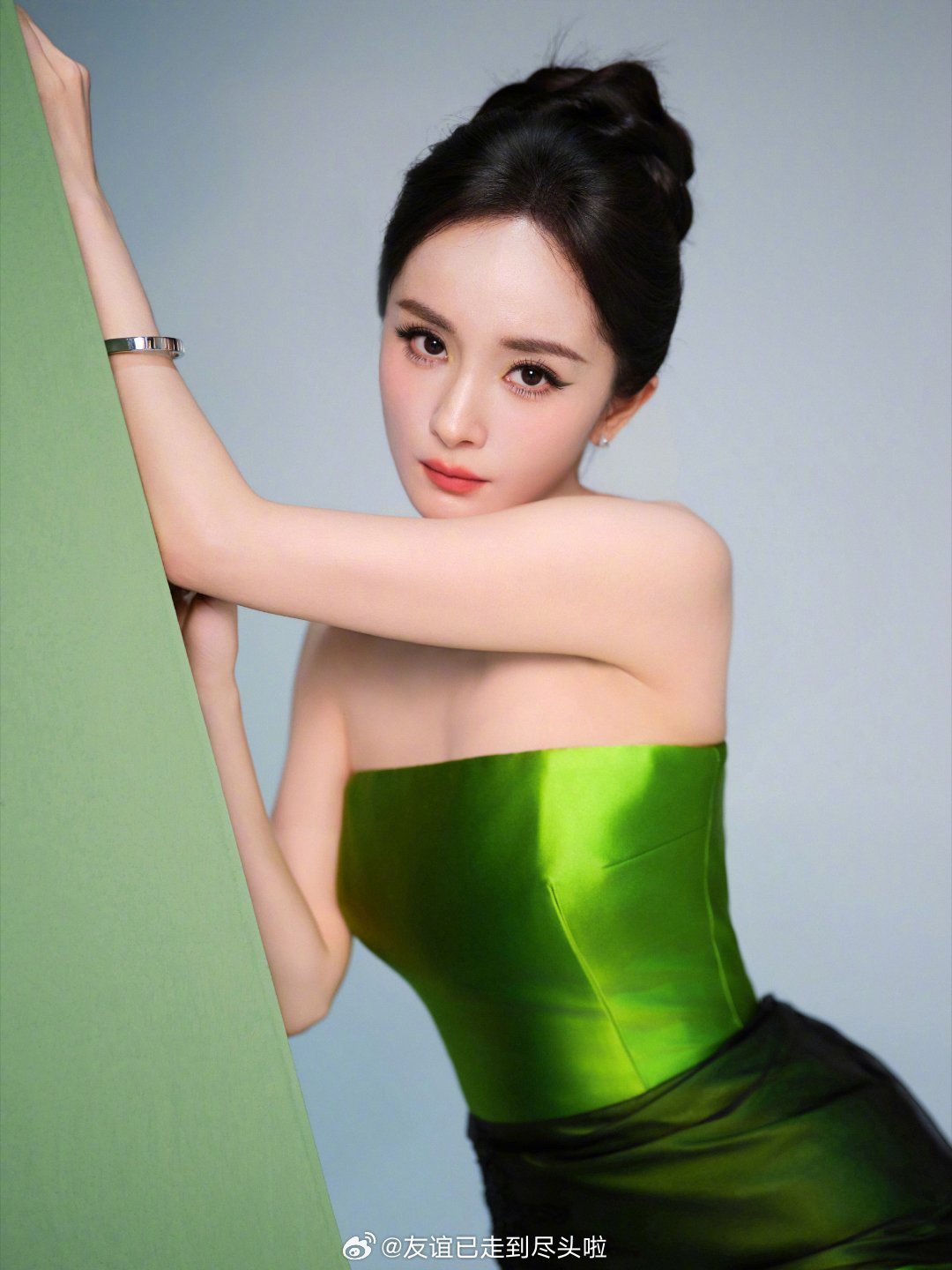 杨幂，杨紫，张婧仪，关晓彤，马思纯今天白玉兰红毯造型出图🈶，大家今天都美疯了