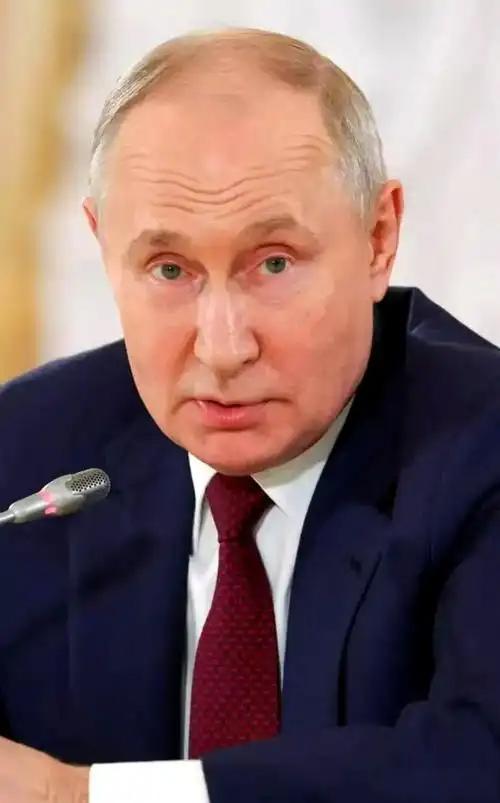 70多岁俄总统突然认爱！神秘爱人身份成谜，前妻近况更意外70多岁的俄罗斯总