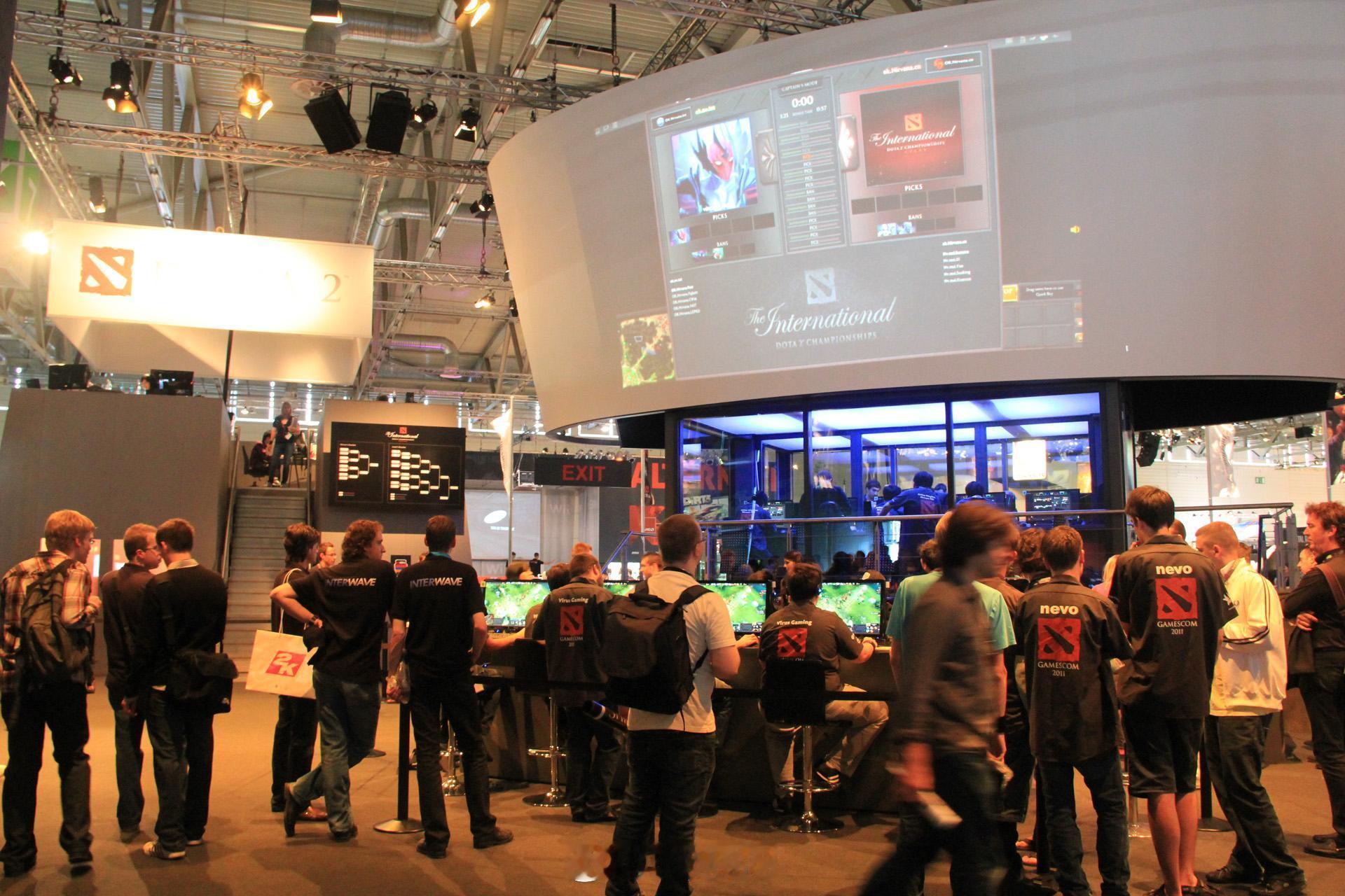 14年前的今天，DOTA2首次公开亮相科隆游戏展展，那年今日的同期游戏是怎么样的
