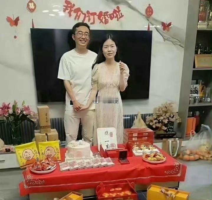 同样是订婚，答案已经在桌子上了