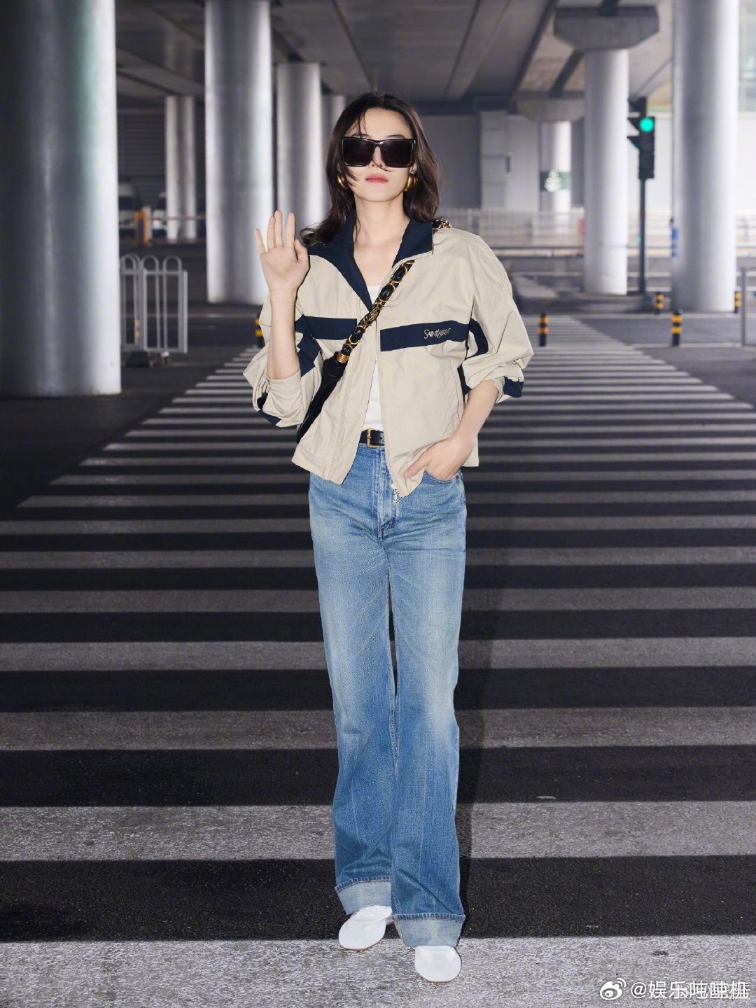 宋佳巴黎时装周出发路透刷到宋佳出发图忍不住反复看，穿搭随性但气质在线，路透都能