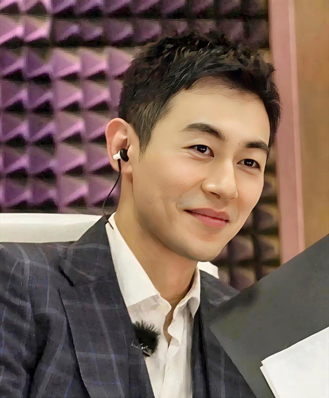 朱亚文是有点儿玄学在身上的只要他参演的角色不管他是主角还是配角，总会第一时间注意