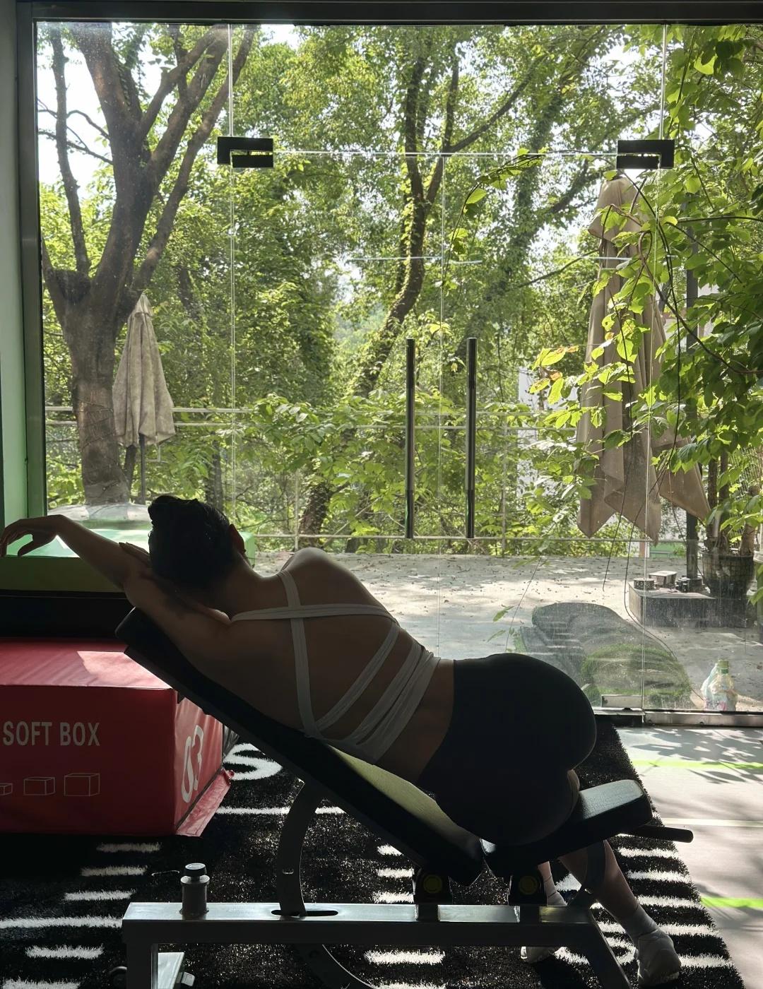 隔着玻璃，感受阳光与自然☀️私教一对一