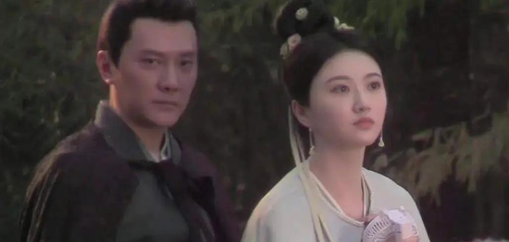 景甜冯绍峰共同发声，不是因为两人要二搭拍戏。而是网传两人已经领证结婚，刚登上