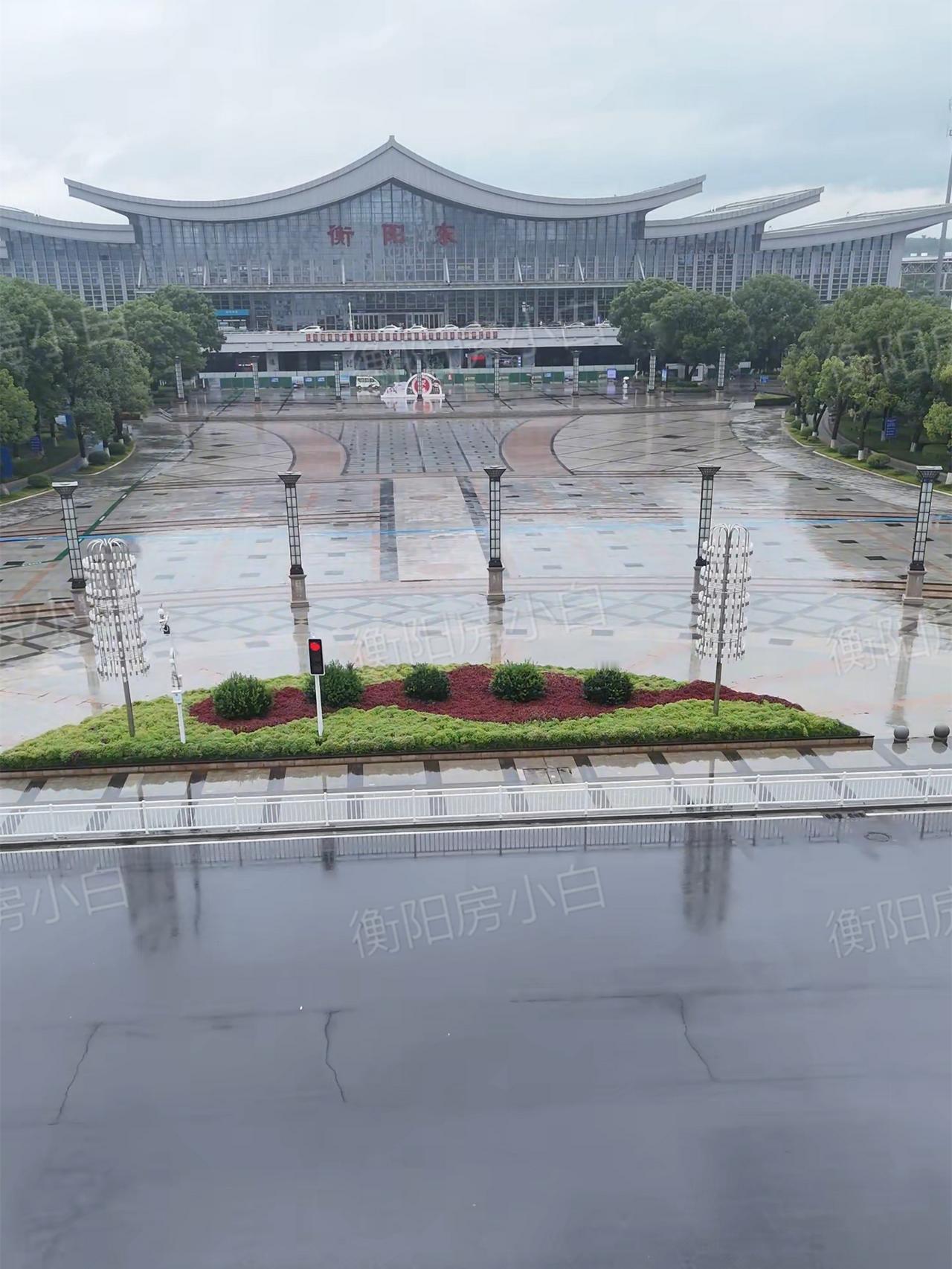 衡阳东站一楼可以接人了 距离中秋、国庆假期越来越近，作为衡阳城市门户的高铁衡