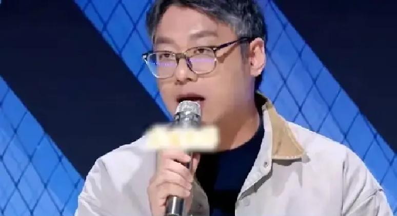 吴克群这回真急了！一句“你行你上”，彻底把乐评人梁源架上了火，欢子在旁边尴尬得