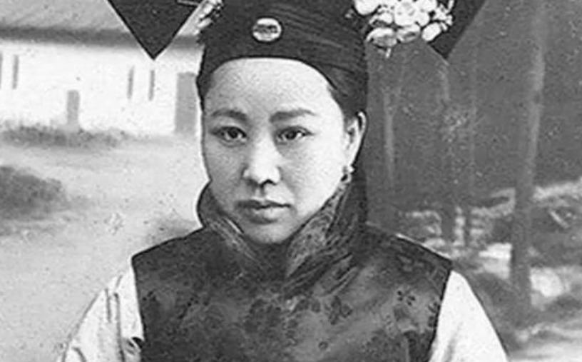 当溥仪的乳娘有2个规矩：一是喂奶，二是“毫无人性”！1908年，奶妈跟着溥仪一起