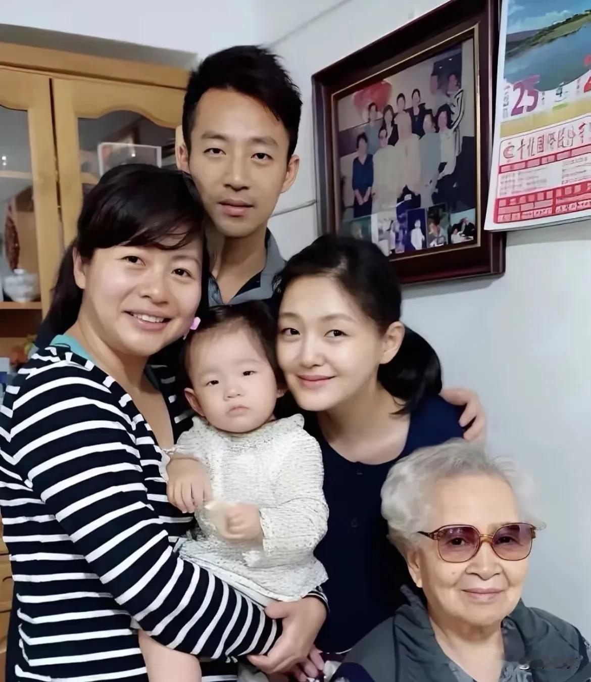 哎，徐熙媛就不应该贸然跟汪小菲闪婚的，所以这里真的警醒每一位女性，千万千万不能恋