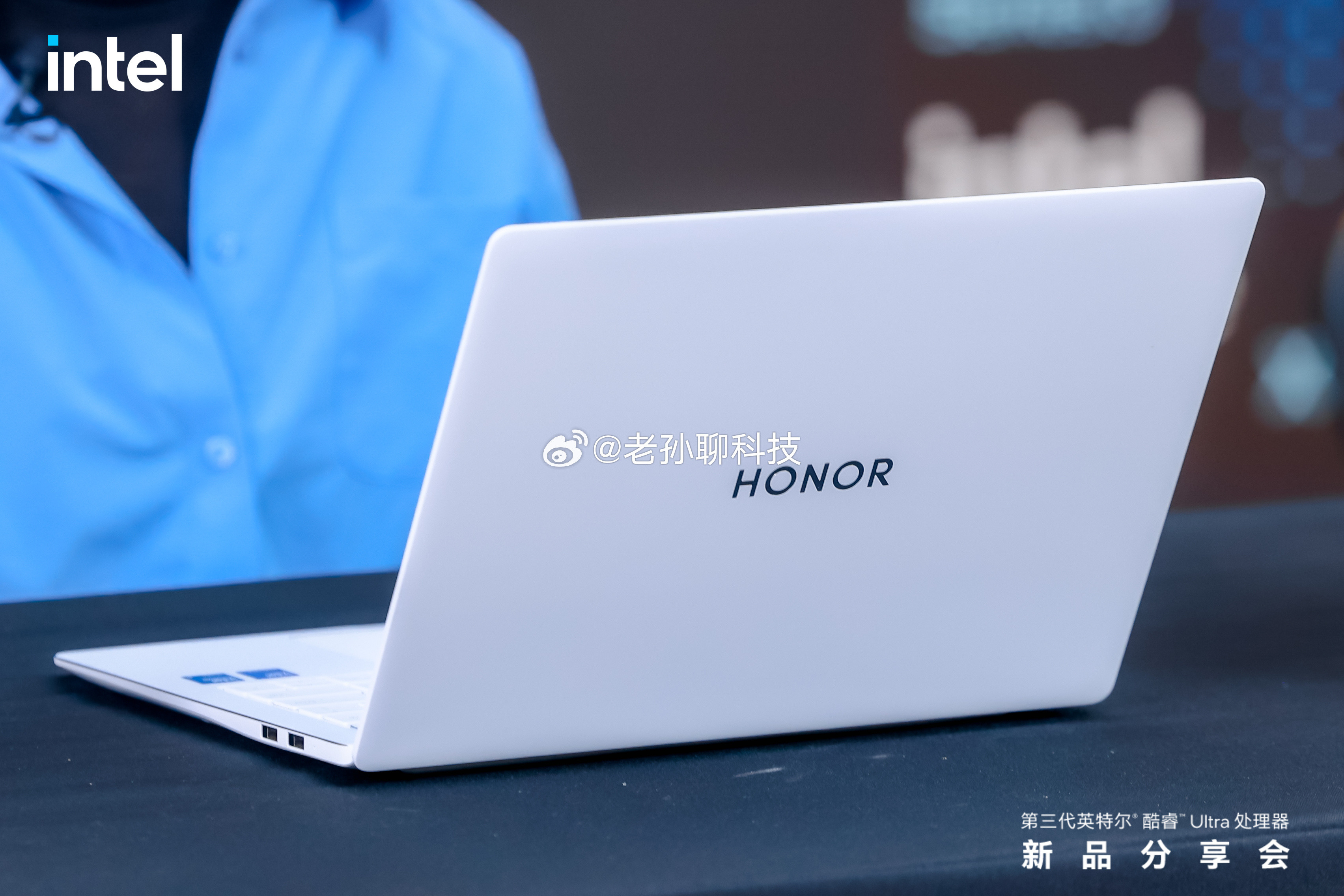 好家伙，这是英特尔直接认证荣耀是最强续航笔记本了吗？英特尔说，荣耀作为手机厂商把