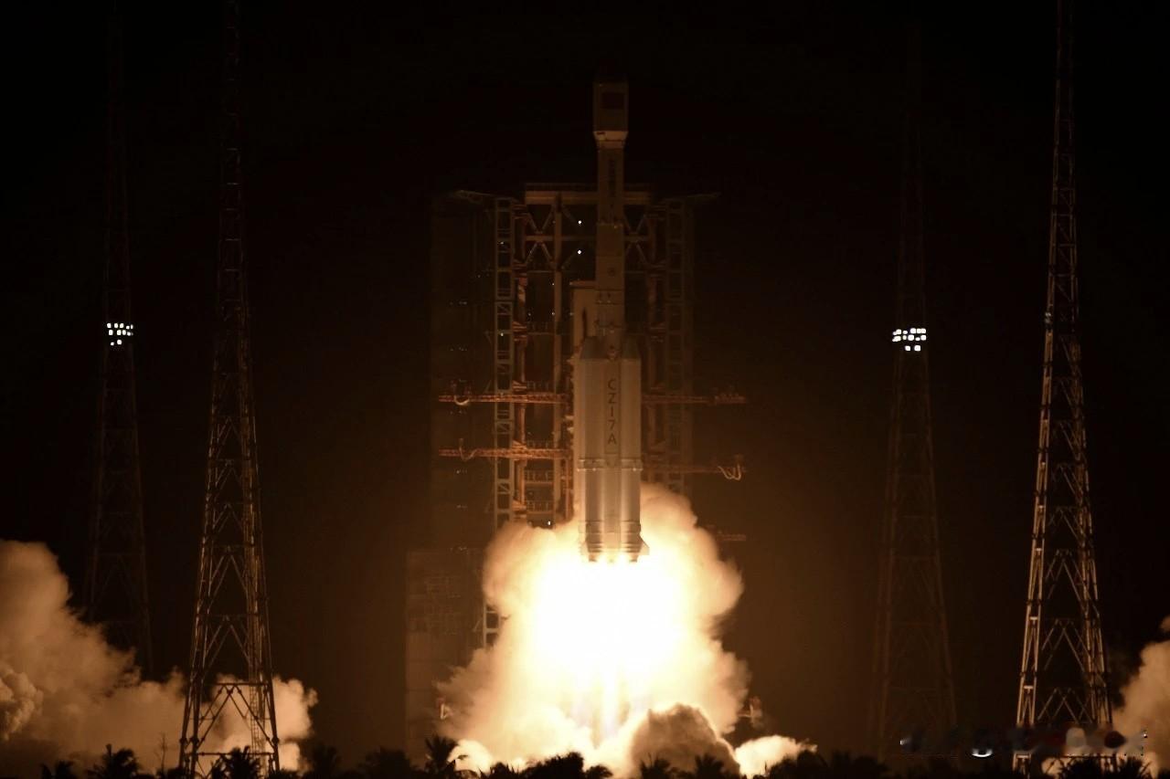 天链三号01星成功发射！太空信号基站迎来升级7月29日晚间，长征七号改火箭在