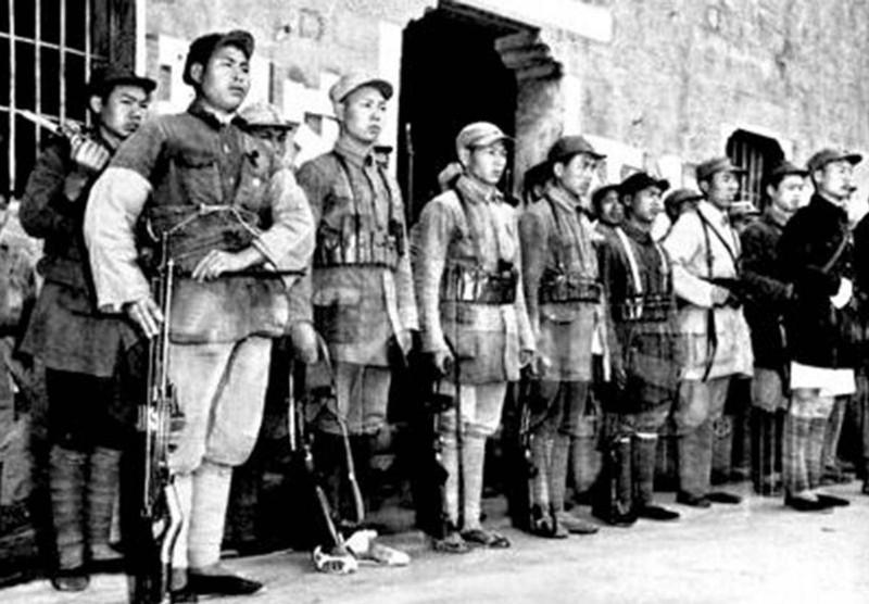 1941年，皖南事变，邓子恢的儿子邓毅生被俘，在狱中，他计划逃跑，没想到身份被人