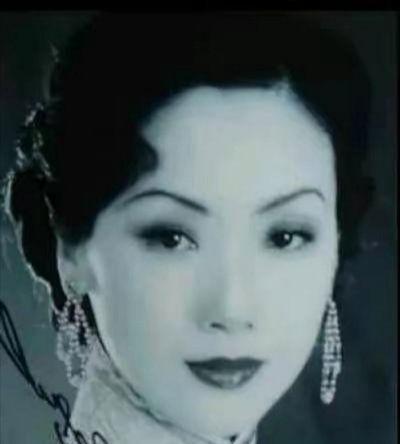 1926年的一天晚上，张宗昌将美人陈佩瑜衣服扒光，丢到了烧得滚烫的土炕上，女人被