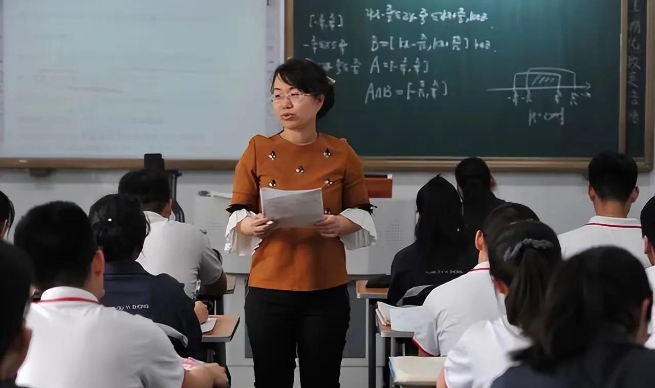 不要小看乡村老师，他们吃得了苦，耐得住寂寞，托起了中国农村教育的天。农村教师不愿