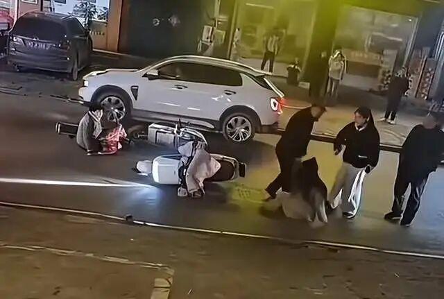 平顶山一对儿子儿媳替妈打人，如果儿子儿媳双双被判，进去了，杨家大妈啥心情，为有这