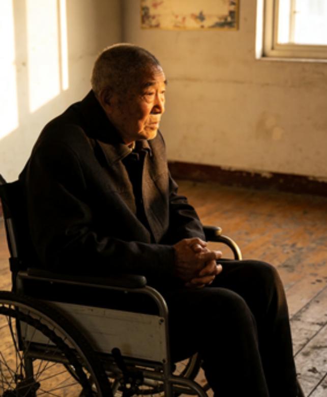 一位89岁老厅长很现实的一段话：“你手里有四五百万，儿女盼着你死；你一月退休金