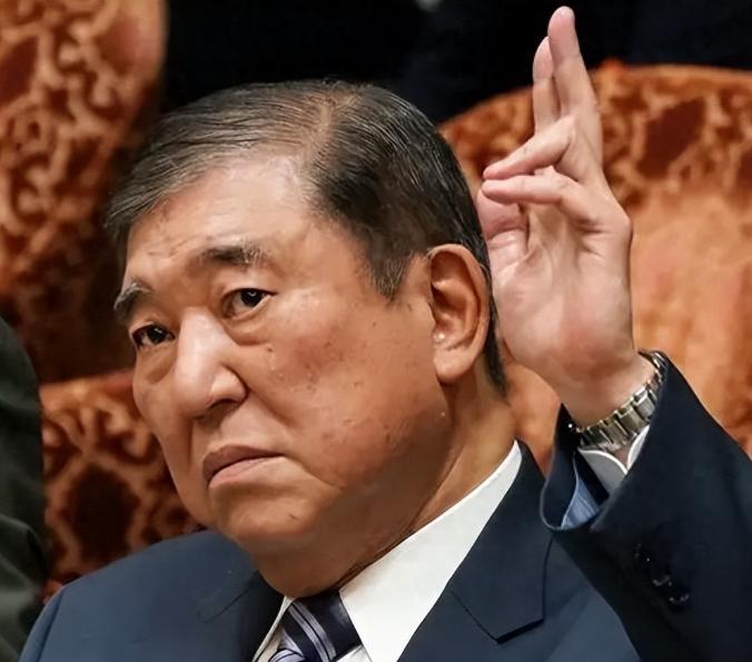 石破茂溜得快！九三前就辞职，怕被形势拖累，石破茂辞职这事，看起来突然，