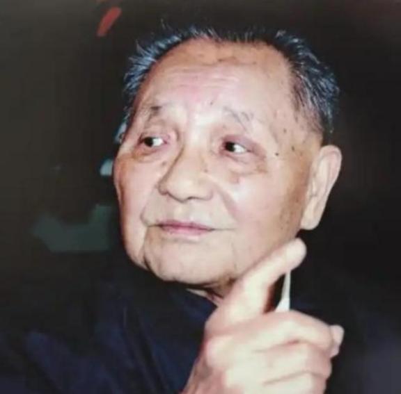 美国如果插手台湾问题，该怎么办？邓公早就给出答案。美国只有两个选择，自从特朗普上