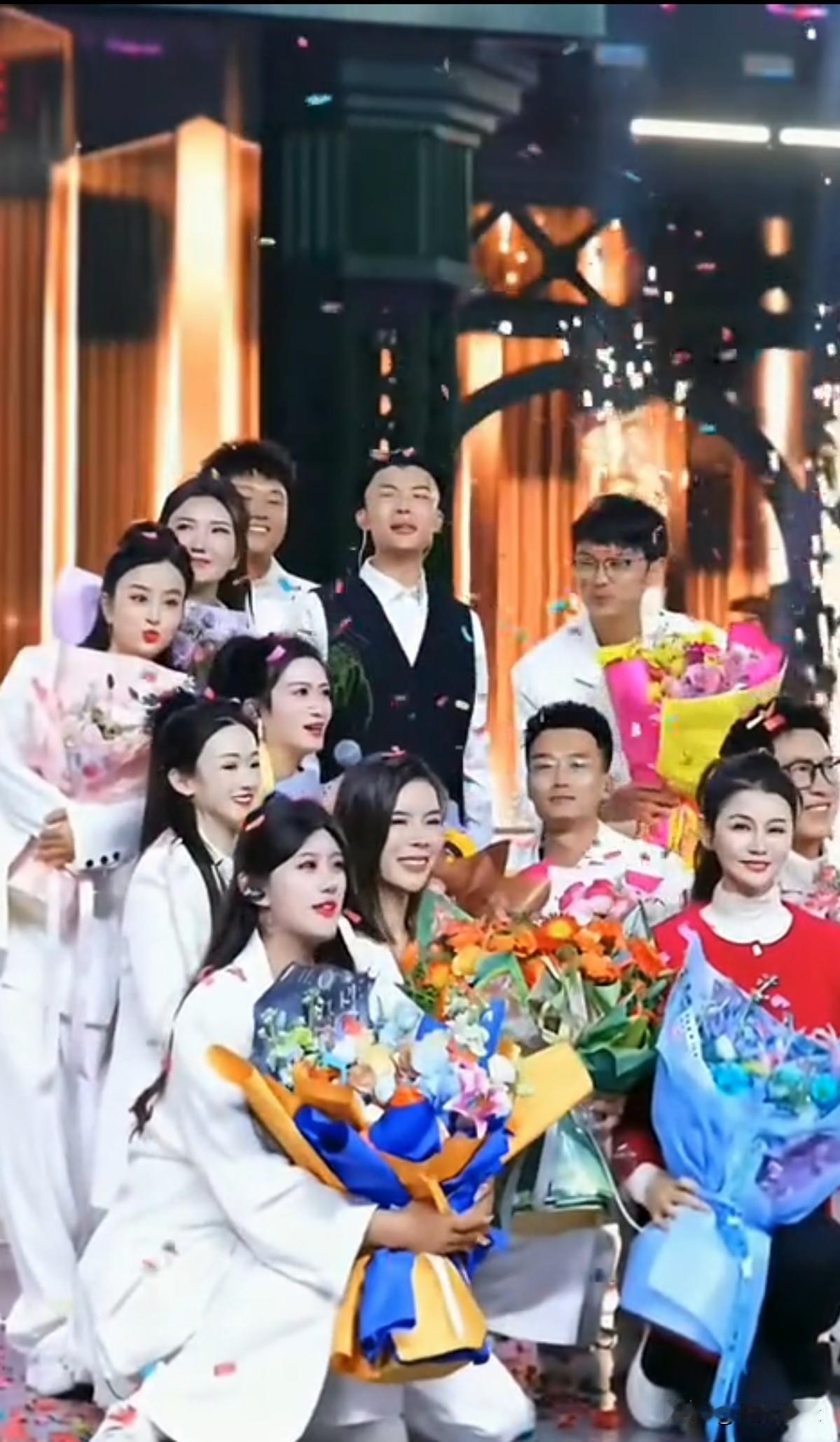 郭有才老师太优秀了，从以前的单打独斗，到现在网红抱团，集团化运营。公司规模越做越