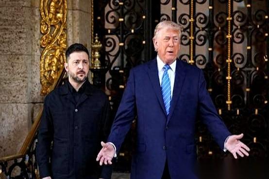 好家伙，这剧本谁写的？前脚还在全世界面前耀武扬威，后脚自家院子就被围得水泄不通。