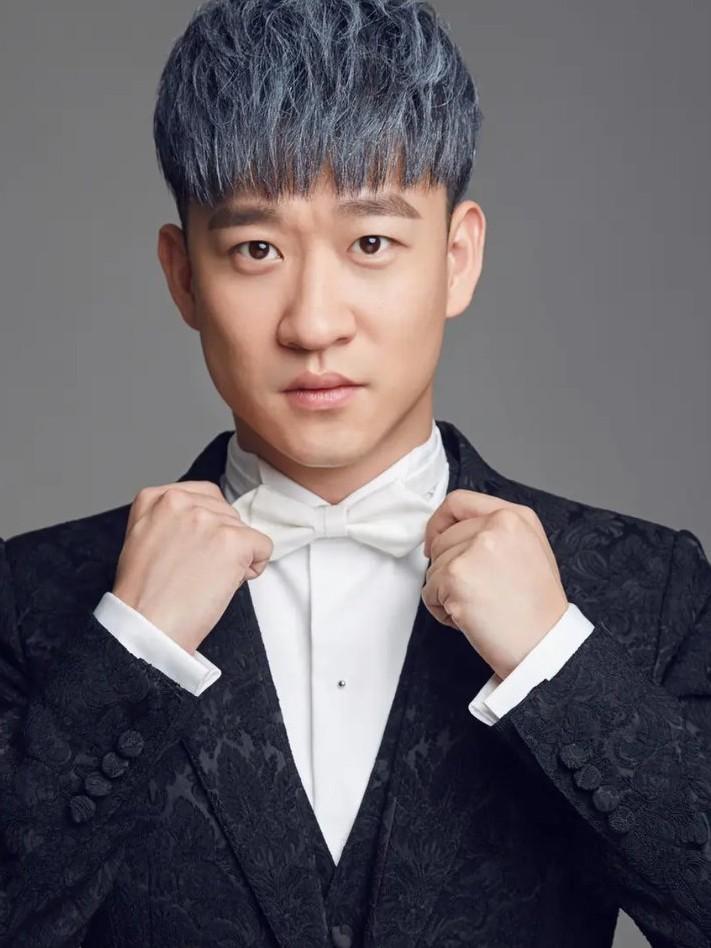 曹云金真的太敢说了！昨天曹云金直播时炫耀：我26岁时候就连续三年上了春晚，我27