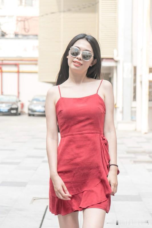 小城市女生高嫁的概率，是要比大城市高的。小城市里面的优秀女生太少了，而小城市里