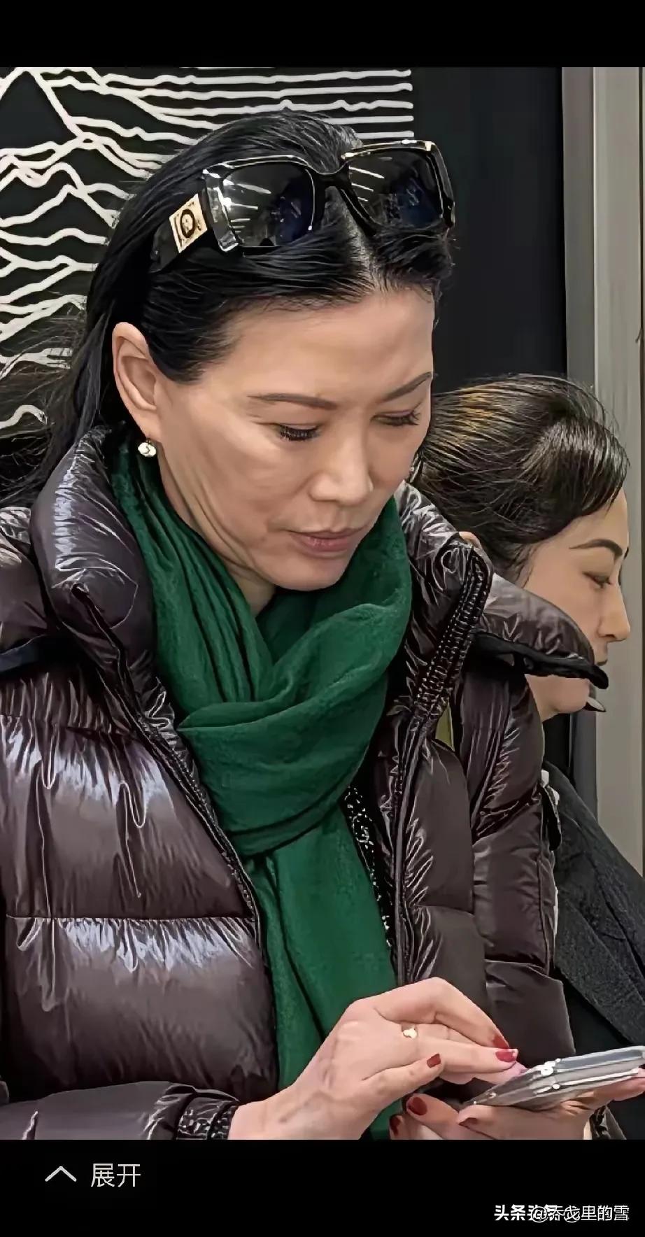 世界头号捞女邓文迪不知道让多少想走她路的女人的羡慕嫉妒恨！可惜呀！邓文迪的世