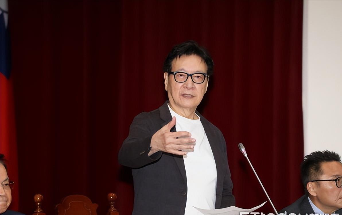 沈富雄轰王伟忠访沈伯洋成“帮凶”，赵少康当场呛：我反对你“综艺教父”王伟忠邀请
