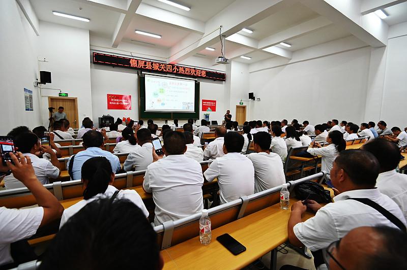 广西南丹又出新闻：变相整老师，比辱师更恶劣前有四川雷波让成绩靠后教师上台合影